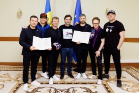 FOTO // Nicu Popescu a conferit formației Zdob și Zdub și Fraților Advahov distincția „Meritul diplomatic”